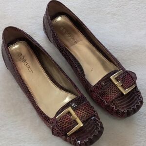 BCBGirls Ferny Burgundy Snakeskin Leather Driving Flats Loafers